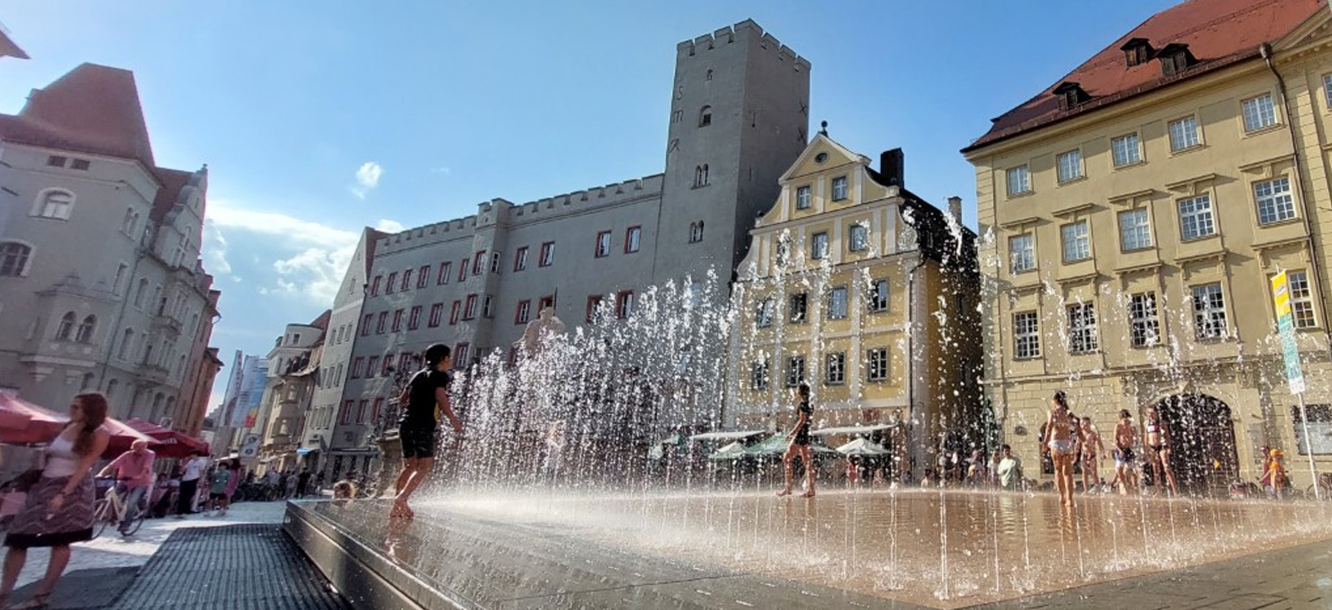 Temporärer Sommerbrunnen "PlayFountain" am Haidplatz
