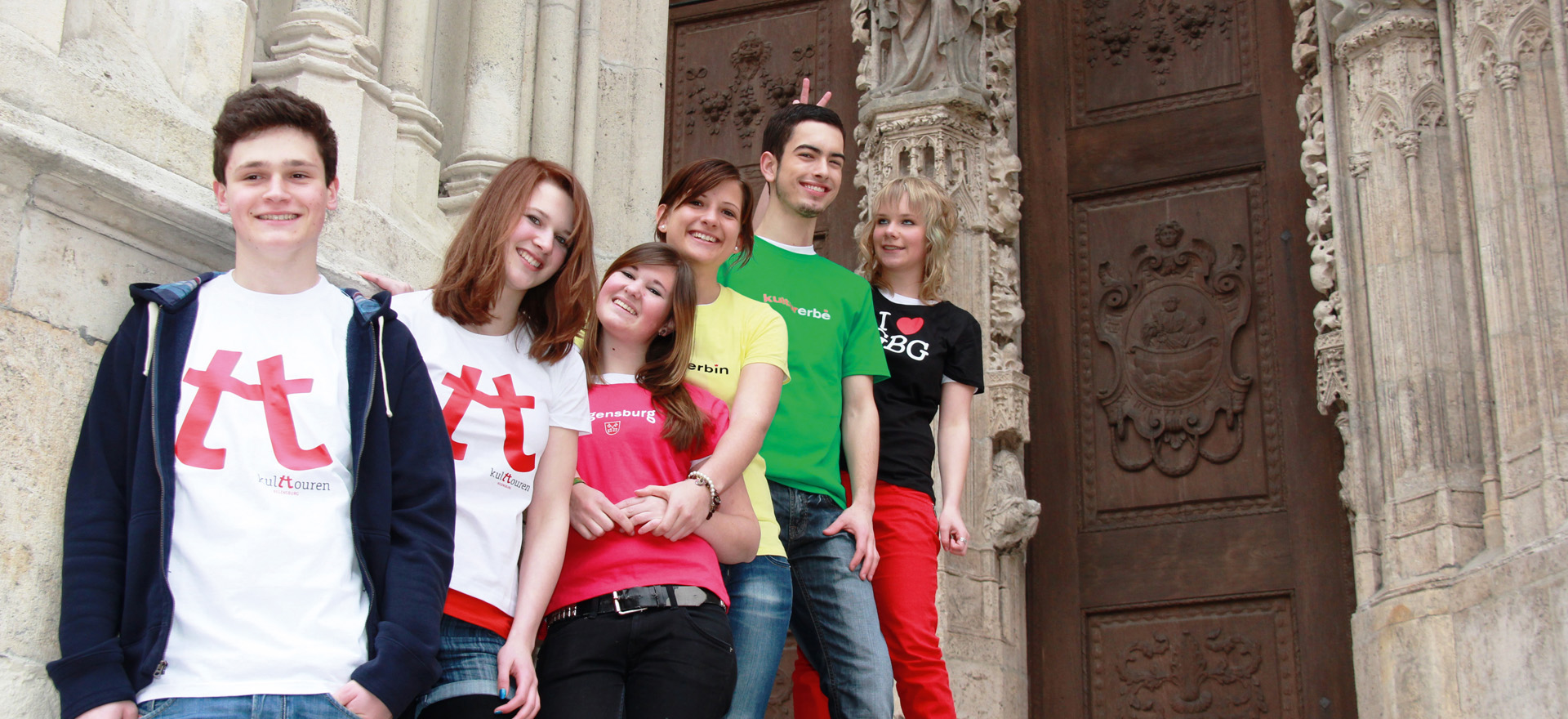Eine Gruppe von Jugendlichen hat richtig "Bock auf Regensburg"