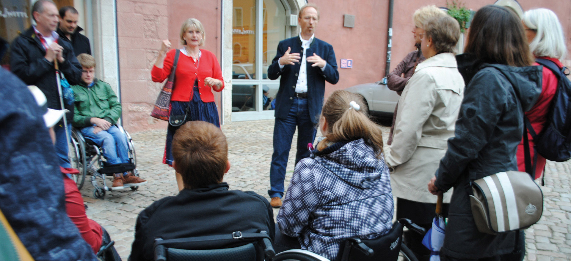 Barrierefreie Stadtführung durch Regensburg – für alle Sinne, für alle Menschen.