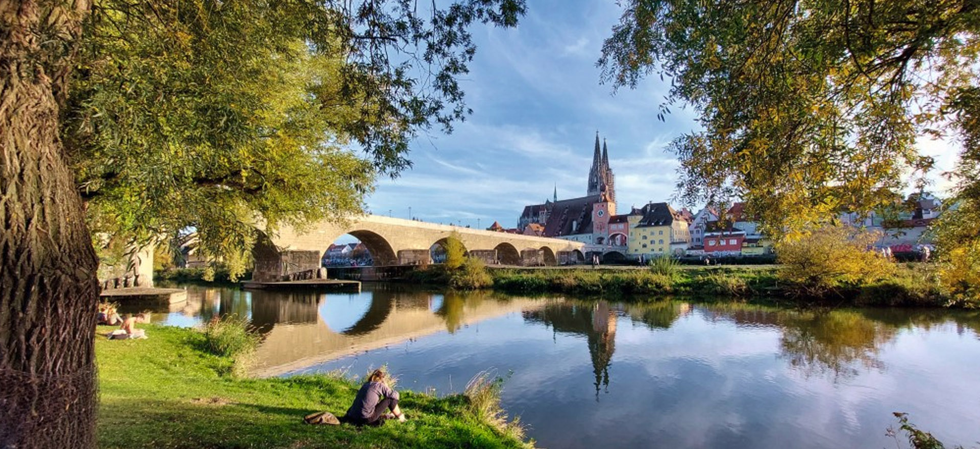 Regensburg und die Donau verbunden durch Zeit und Geschichte