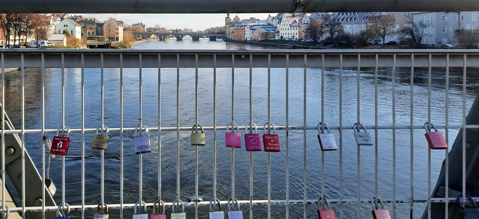 Brücken gehören zu Regensburg wie seine Flüsse